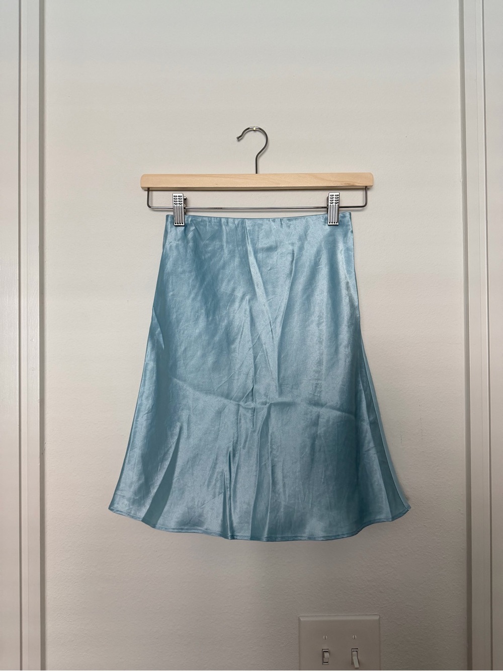 ARITZIA • babaton satin baby blue skirt